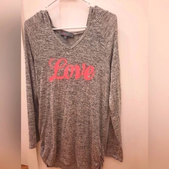 Tops - Love pullover hoodie